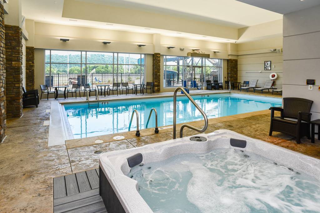 Hotel - Pool and Hot Tub